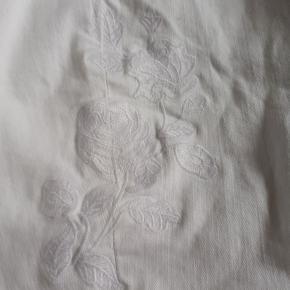 Lane Bryant, NWT, Women's Size 28 White Girlfriend Crop - Picture 3 of 8